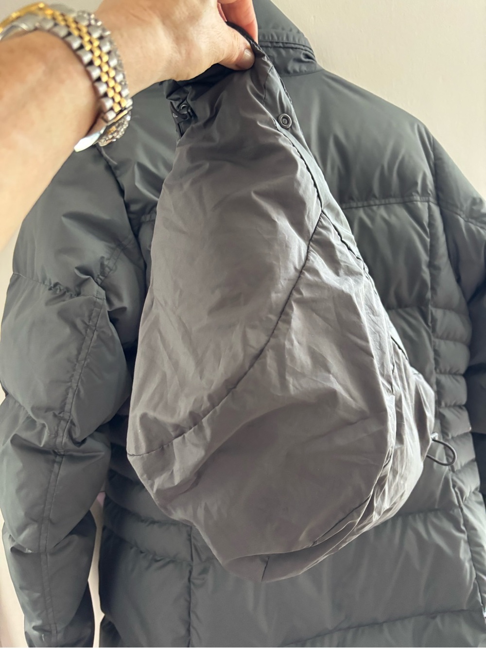 Patagonia Women's Long Puffer Coat in Charcoal - Picture 6 of 6